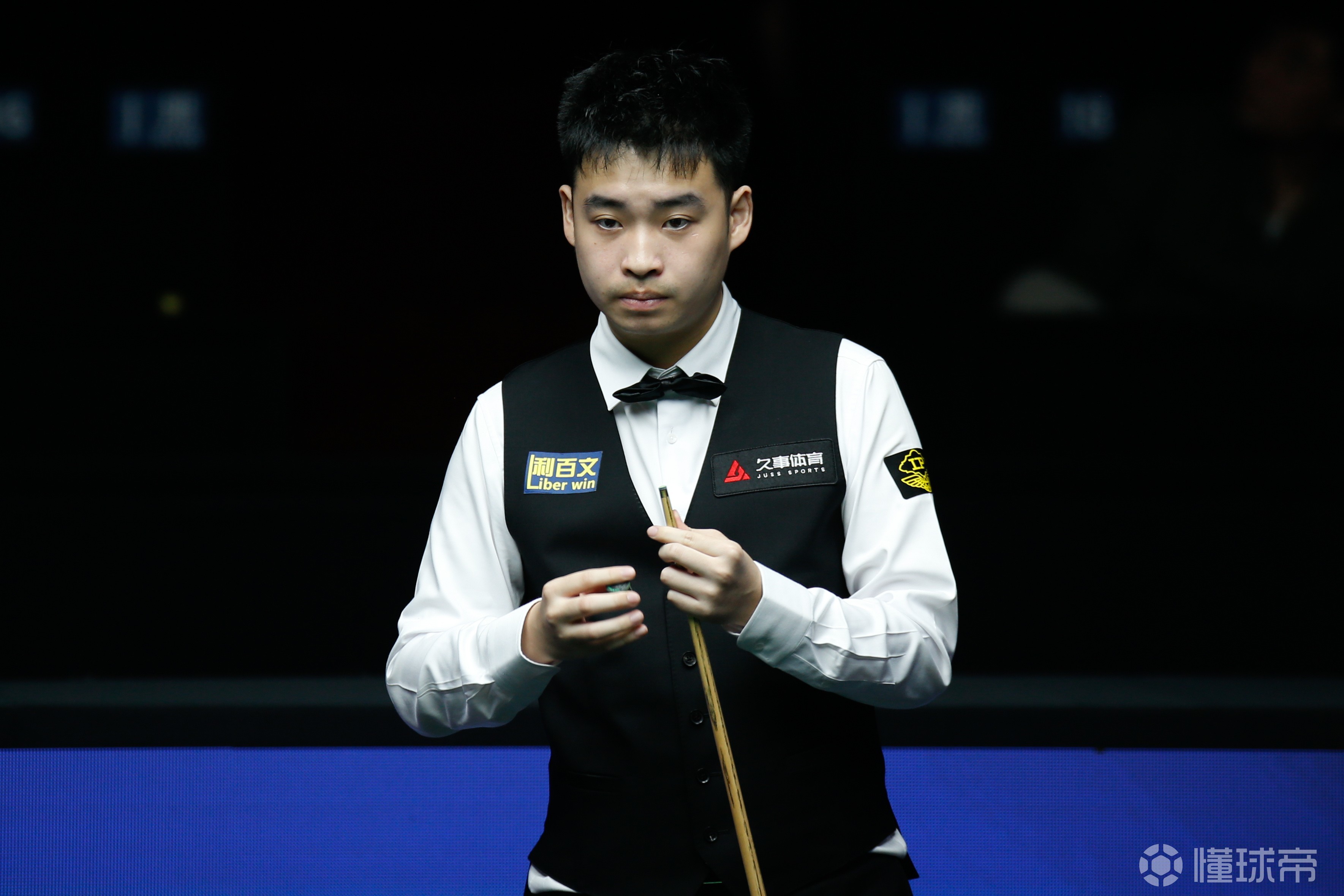 他们通过高 他们通过高