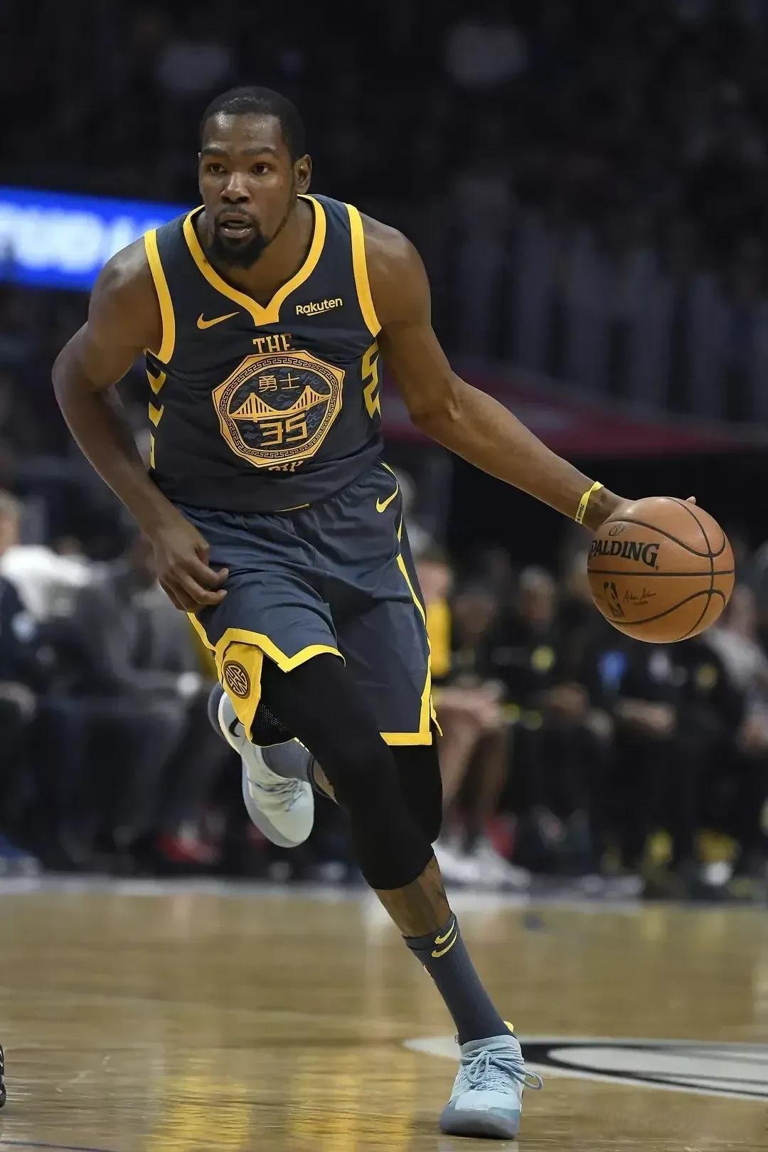 由裁判依 由裁判依